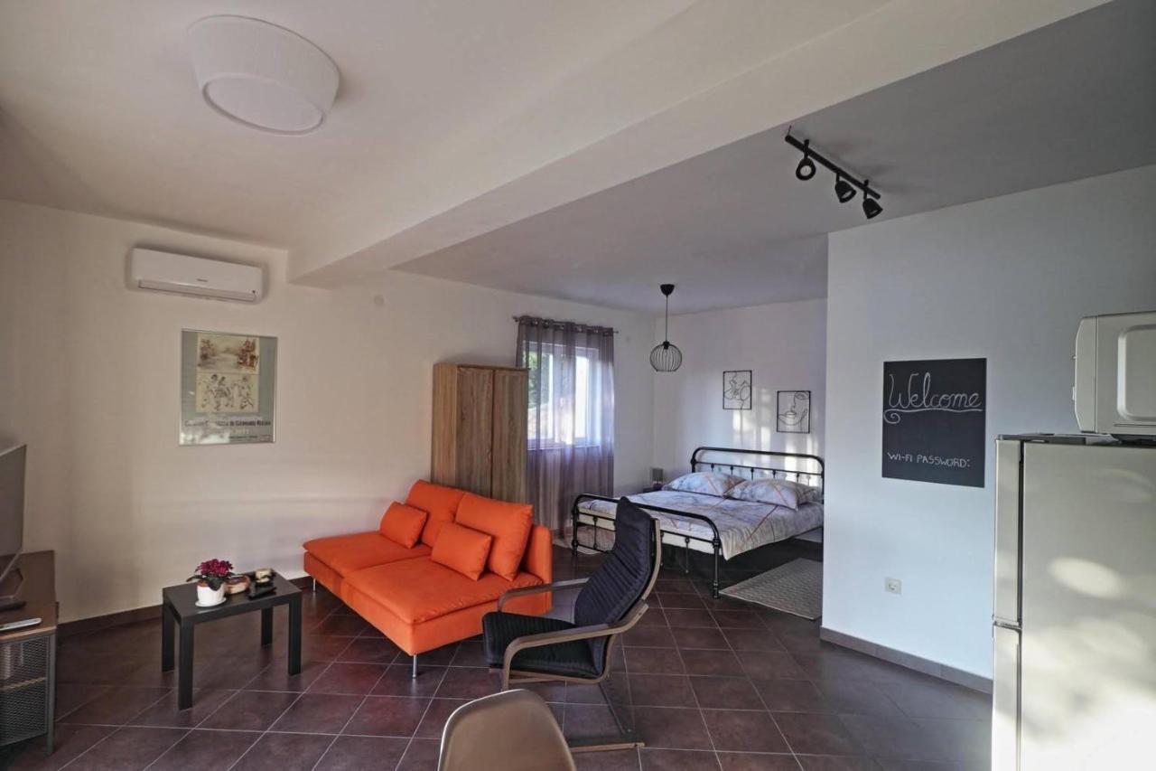 Apartman Studio Pesja 奥米沙利 外观 照片